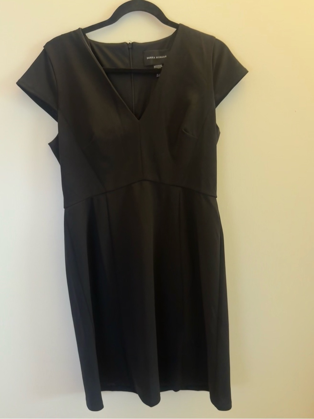 Donna Morgan Black V-Neck Midi Dress with Cap Sleeves